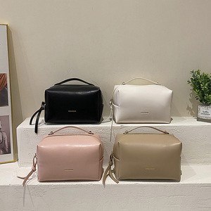 Borsa personalizzata per il trucco in pelle sintetica appesa alla moda con cerniera da viaggio in pietra borsa Logo con manico impermeabile borsa cosmetica. - Product Image 1
