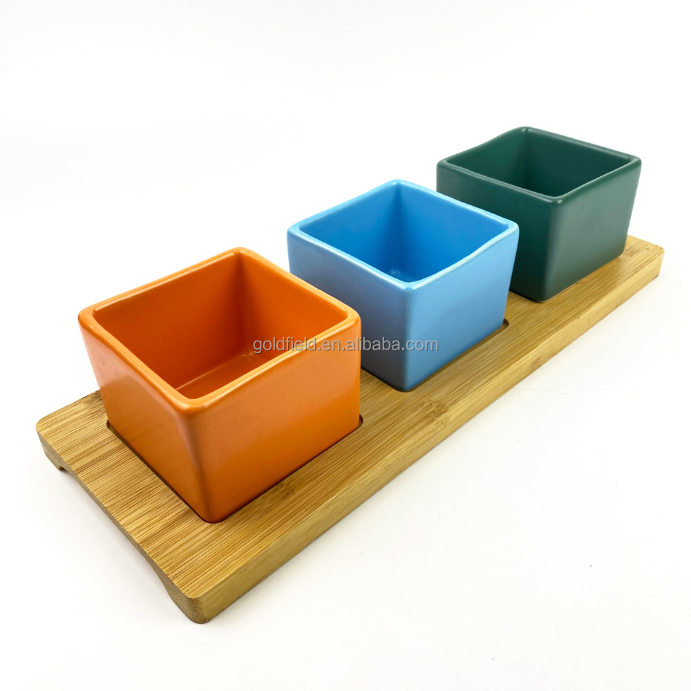 Vassoio in bambù + 3 piatti rossi