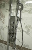 Système de douche mural numérique en acier inoxydable brossé avec cascade, barre coulissante, jets de pluie doux et modes de massage intelligents
