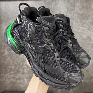 Chaussures de sport en cuir de haute qualité pour hommes et femmes, style décontracté de luxe avec plateforme lumineuse LED, idéales pour la marche en extérieur - Product Image 1