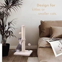Griffoir moderne pour chat avec corde en sisal et base en peluche, balles interactives, emballé en carton