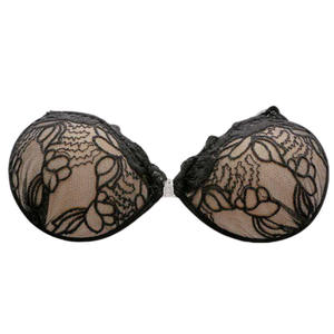 Reggiseno invisibile in silicone a forma di mano, sexy con superficie in pizzo, biadesivo con alette trasparenti - Product Image 3
