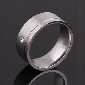 Anillo de Titanio y Acero Inoxidable para Mujer, 8mm, con Incrustaciones de Diamantes, Diseño Geométrico, Joyería de Regalo - Product Image 2