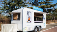 Nouvelle Arrivée 2026 : Remorque de Restauration Mobile Extérieure en Fibre de Verre, Design Urbain, pour Bar à Boissons (Limonade, Jus), Vente au Détail et Service Rapide