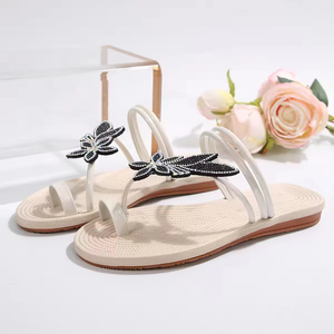 Nouvelles tongs d'été pour femmes à motif feuille d'érable, antidérapantes, à semelle souple, confortables, chaussures de plage, vente en gros, pantoufles tendance pour femmes - Product Image 6