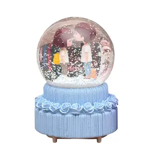 情侣水晶球雪花动漫小雕像爱雪地球音乐盒家居装饰礼品音乐圣诞装饰