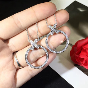 Elegante Collana con Ciondolo a Croce per Donne, Stile Europeo, Collana alla Moda - Product Image 1