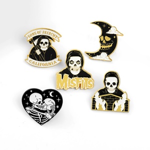 เข็มกลัดโลหะลายการ์ตูนขายส่งจากโรงงาน ป้ายเข็มกลัดแบบกำหนดเอง น่ารัก สไตล์อนิเมะ แบบนิ่มและแข็ง ของตกแต่งฮาโลวีน สยองขวัญ น่ากลัว เข็มกลัดเคลือบ - Product Image 5