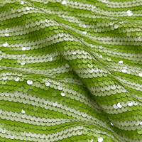 Nouveau tissu en maille brodé de sequins rayés bicolores vert lime brillant, vente en gros pour robes, costumes de scène et décorations d'événements