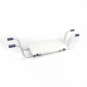 <span class=keywords><strong>Banc</strong></span> de <span class=keywords><strong>douche</strong></span> <span class=keywords><strong>avec</strong></span> trous de drainage, poignées en caoutchouc antidérapantes, support en aluminium antirouille pour la sécurité des personnes âgées et handicapées lors de la baignade - Product Image 2