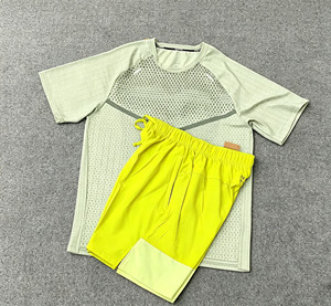 Completo da Calcio Uomo ad Asciugatura Rapida, Riflettente, per Allenamento e Corsa Notturna, Personalizzabile, a Maniche Corte, Traspirante, per Sport - Vendita all'Ingrosso - Product Image 1