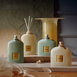 زجاجات عطر منزلية مخصصة بشعار خاص، سعة 80 مل/100 مل، مع أعواد خيزران صديقة للبيئة - Product Image 2