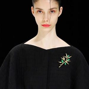 Grüne Dracaena <span class=keywords><strong>Sanderiana</strong></span> Hochwertige Brosche Luxuriöses Damen-Accessoire für Festliche Anlässe - Product Image 2