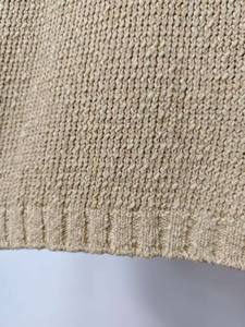 Suéter minimalista hecho a mano de cuello redondo beige en tejido de textura suave logotipo frontal de estilo informal para una comodidad diaria sin esfuerzo - Product Image 4