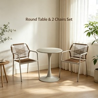 Ensemble de meubles de bistrot d'extérieur modernes résistants aux intempéries, table ronde blanche Tulip, 2 fauteuils en rotin pour balcon et jardin