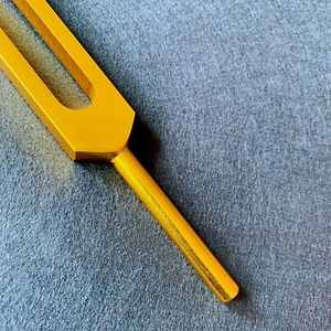 Diapason lesté doré en aluminium pour la thérapie sonore, équipement de guérison, vente en gros - Product Image 3