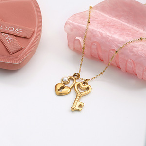 Collar con Colgante de Llave y Candado, Chapado en Oro de 18K, Acero Inoxidable, Perla Acrílica, Unisex, para Uso Diario - Product Image 4