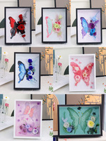 Cadre photo artisanal en fleurs éternelles avec texture papillon, peinture artistique durable, idéal pour la fête des Mères et les remises de diplômes (3-5)