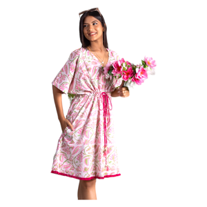Robe Kaftan Rose Imprimée Aquarelle à Double Cordon avec Col en V et Ourlet Volanté – Tenue Décontractée et Élégante pour Femme, Idéale pour l'Été - Product Image 1