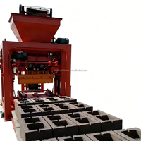 Machine à fabriquer des briques en béton interverrouillées QT4-26 à bas prix, idéale pour les petites entreprises