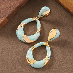 Boucles d'oreilles tendance style français, rétro vintage, en alliage, forme ovale géométrique irrégulière effet goutte d'huile, luxe léger, personnalité de niche, tige en argent - Product Image 4