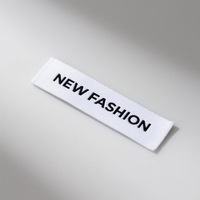 Étiquettes tissées personnalisées et étiquettes de vêtements durables à prix direct usine Chine, avec pli d'extrémité et logo personnalisé