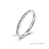 Bagues fines de luxe léger au design raffiné, incrustées de diamants, en acier inoxydable, bijoux de mode unisexe