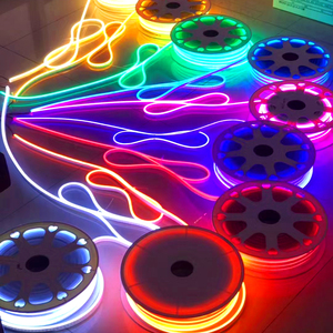 Le salon est équipé de bandes lumineuses LED étanches pour fond de télévision et de bandes lumineuses au néon basse tension 12V - Product Image 1
