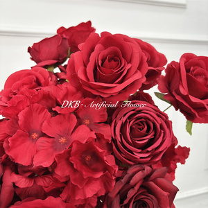 Accessoires de mariage, chemin de table fleuri rouge, arrangement de fleurs, décorations de table, plantes pour chemin de table - Product Image 5