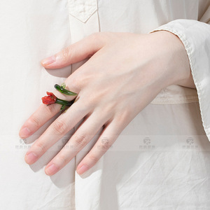 Anillo de Flor Esmaltado, Estilo Hada Retro, Regalo para Mejores Amigas, Vidrio Esmaltado Zibo Hecho a Mano, Regalo para Celebridades de Internet, Moderno, Exclusivo, de Alta Gama - Product Image 2