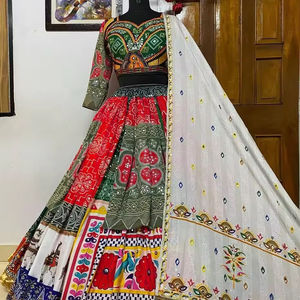 Todos los colores disponibles Bordado Atractivo Ropa de fiesta Seda Lehenga choli tiene un ajuste regular y está hecho de telas de alta calidad - Product Image 1