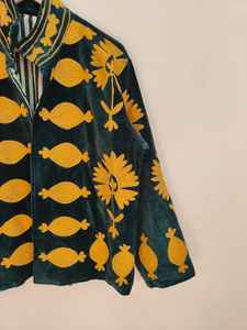 Chaqueta Bomber Bordada en Terciopelo Hecha a Mano con Motivo Suzani de Granada, Reversible y Ecológica, Estilo Bohemio de Invierno - Product Image 4