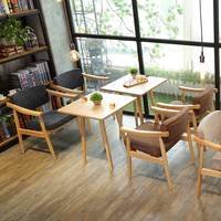 Ensemble de mobilier de restaurant moderne et simple en bois massif : table et chaises pour espace détente, café, salon de thé