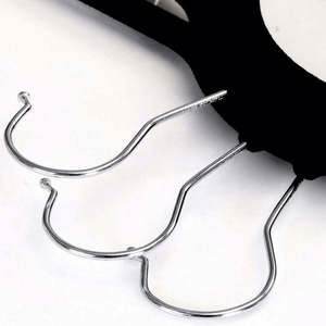 Cintre à pantalons pour adultes à clip amovible, en plastique antidérapant, pratique pour le séchage, design floqué pour cintres en tissu velours, vente en gros - Product Image 4