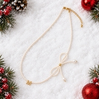 Collier perlé Go2boho avec lettre M et détail nœud, imitation perle plaqué or, bijoux cadeau pour femme