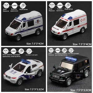 Modèle de voiture de police et d'<span class=keywords><strong>ambulance</strong></span> en métal à l'échelle 1/<span class=keywords><strong>64</strong></span> avec fonction d'ouverture des portes, emballage en sac OPP, figurine et porte-clés - Product Image 2