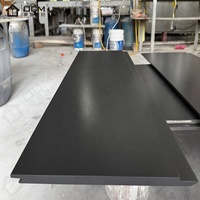 Système de revêtement mural architectural moderne avec panneaux en fibre de ciment lisse de 12mm et fixation par clic cachée pour un aspect sans couture