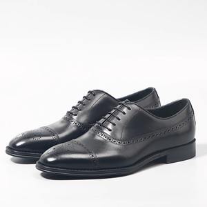 Chaussures en cuir véritable pour hommes, faites à la main, de haute qualité, élégantes et respirantes, adaptées aux chaussures Oxford pour hommes pour les fêtes de mariage. - Product Image 6