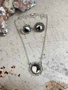 Conjunto de Collar y Aretes de Plata de Ley Hechos a Mano con Bisutería de Bisonte Blanco con Engaste de Bisutería - Product Image 3