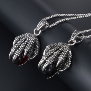 Colgante de garra de dragón de acero inoxidable con incrustaciones rojas, collar para hombre SP437 - Product Image 4