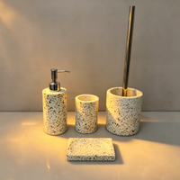 Ensemble d'accessoires de salle de bain en terrazzo blanc écologique, vente en gros directe d'usine : distributeur de savon, gobelet, porte-brosse WC, porte-savon