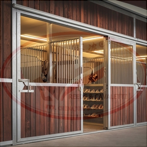 Pannelli di stalla per cavalli modulari a prova di acqua per centro di addestramento equino - Product Image 1