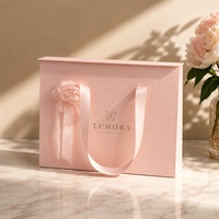 Sac de shopping de luxe personnalisé en papier kraft premium, sac cadeau écologique recyclable avec impression UV dorée et gaufrage
