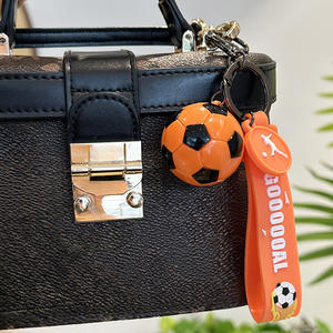 Llavero de balón de fútbol 3D al por mayor, llavero de fútbol mini de aleación de zinc y plástico, recuerdo deportivo para mochila - Product Image 2