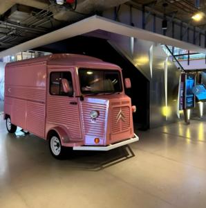 Remorque alimentaire certifiée DOT, conforme FMVSS, éclairage et freinage intégrés, cuisine mobile entièrement équipée, homologuée pour la circulation routière américaine, pour la vente de bonbons, garantie 1 an - Product Image 5