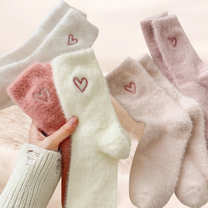 Chaussettes d'hiver pour femmes Sleep Home Thermal Fluffy Half Fleece Coral Velvet Crew Socks - Product Image 1