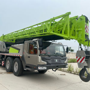 Camión con Grúa Zoomlion ZTC500 de 50 Toneladas, Bien Mantenido, Grúa Todoterreno Usada para Trabajos de Elevación Pesada - Product Image 1