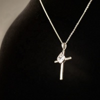 Nouveau collier en argent sterling 925 avec chaîne à maillons Jésus, plaqué rhodium, pendentif croix crucifix en forme de cœur, diamant moissanite VVS, chrétien