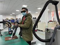 Mochila portátil de refrigeración por aire, máquina de limpieza y descalcificación con láser pulsado de 50W, eliminador de óxido de tubo cuadrado
