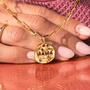 Pendentif MAMA en zircon plaqué or 18 carats, motif de cartes de tarot protectrices, collier porte-bonheur, bijoux pour cadeau de Thanksgiving ou d'anniversaire - Product Image 2
